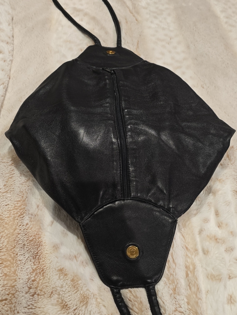 Limar Designs, Oceanside, California. Black Patent Croc-Textured, Shoulder Bag - Picture 4 of 10